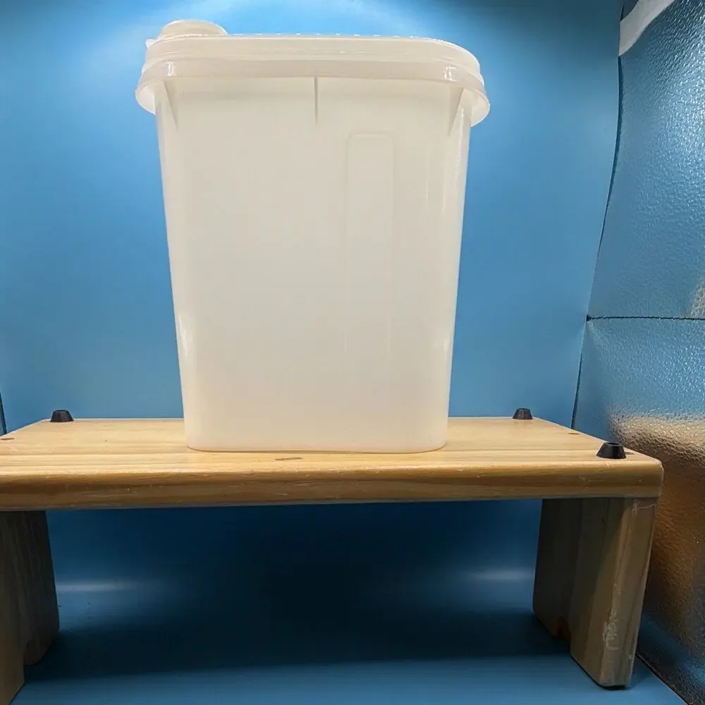 Tupperware White Plastic Rectangular Storage Container 1.9 L Snap Lid 792-1